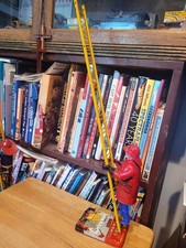 NICE VINTAGE 1950'S MARX TIN  PLASTIC WIND UP CLIMBING RED FIREMAN