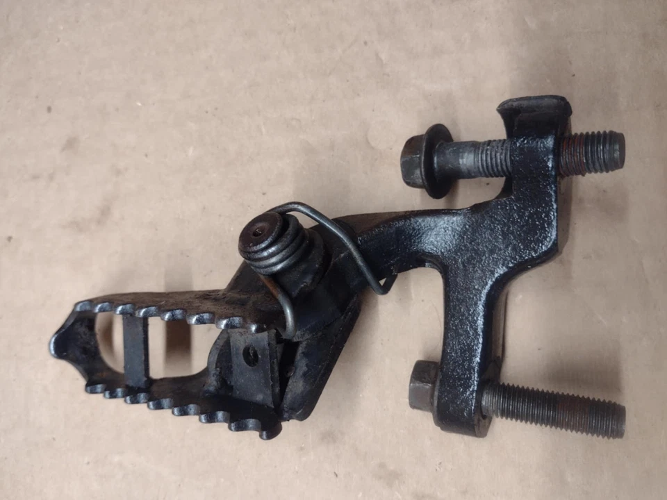 1997 Honda XR200R Footpegs, Mounts, and Bolts - Image 4 of 4