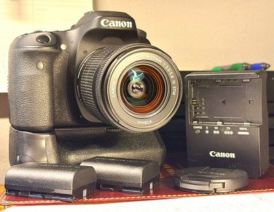 Canon EOS 80D 24.2MP DSLR Black w/ EF-S 18-55mm IS STM Lens