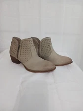 Diba True Women's Taupe Distressed Leather Ankle Boots Size 8. Western Cowgirl
