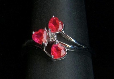 10K 1,94 Gramm Größe 6,75 massiver Weißgold Herz Laborgefertigter Rubin Diamant Ring (RB