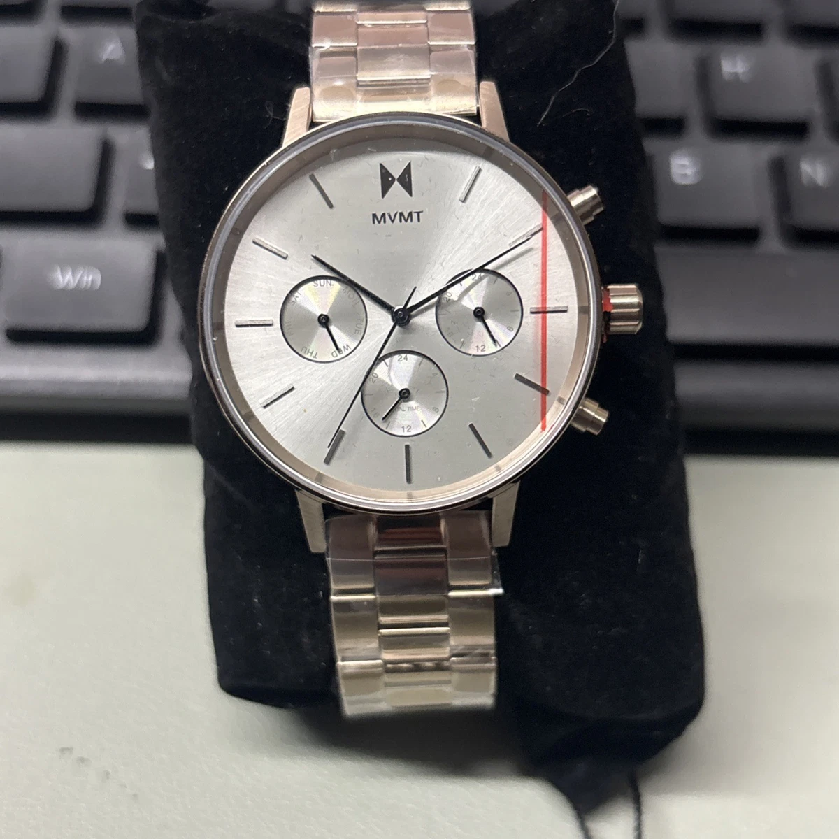MVMT Dames analoog kwartshorloge met goudkleurige roestvrij stalen armband 2800002-D