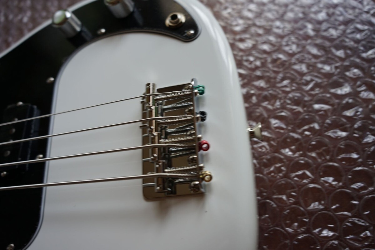 Fender Made in Japan Traditional 70s Precision Bass Arctic White