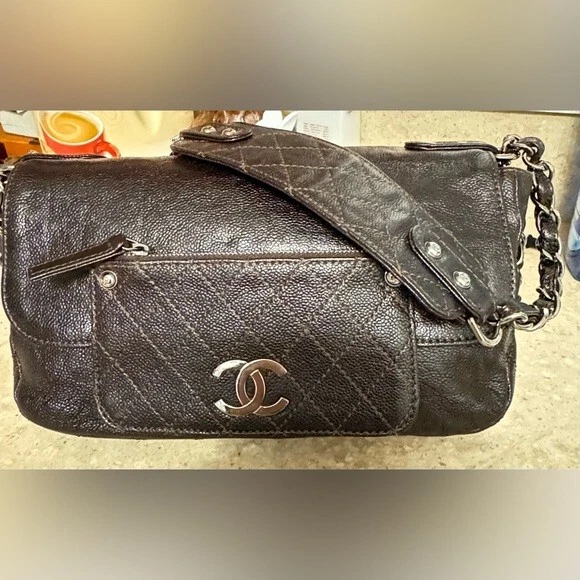 CHANEL Tacket In The City marrone cioccolato in pelle borsa usata in ottime condizioni