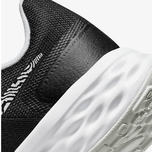 Nike Women's Revolution 6 NN PRM Shoes 'Black Zebra Iridescent' (DR9960-001) - Picture 6 of 7