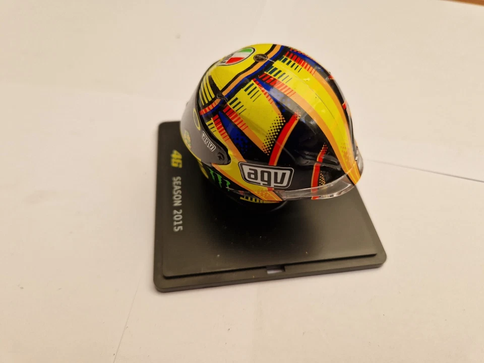 PANINI 1/5 VALENTINO ROSSI MOTO GP SEASON 2015 YAMAHA AGV BIKE HELMET - Image 3 of 3
