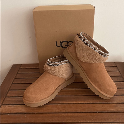 UGG  Classic Ultra Mini Maxi Curly Booties Chestnut USA Women Size 7/UK 5/EU 38