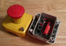 Schneider Push Twist-Release Emergency Stop Button w/ Enclosure & ZEN-L1121