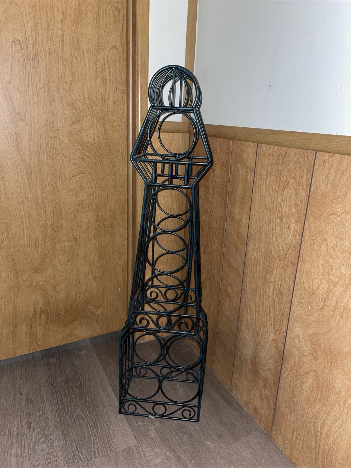 Of  Wine Black/green Wrought-iron 34&rdquo;tall