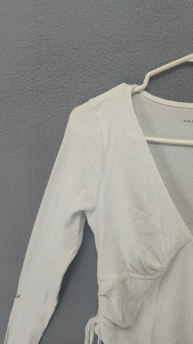 Camisa American Eagle para mujer mediana blanca acanalada acanalada corbata lateral manga larga corta - Imagen 4 de 17