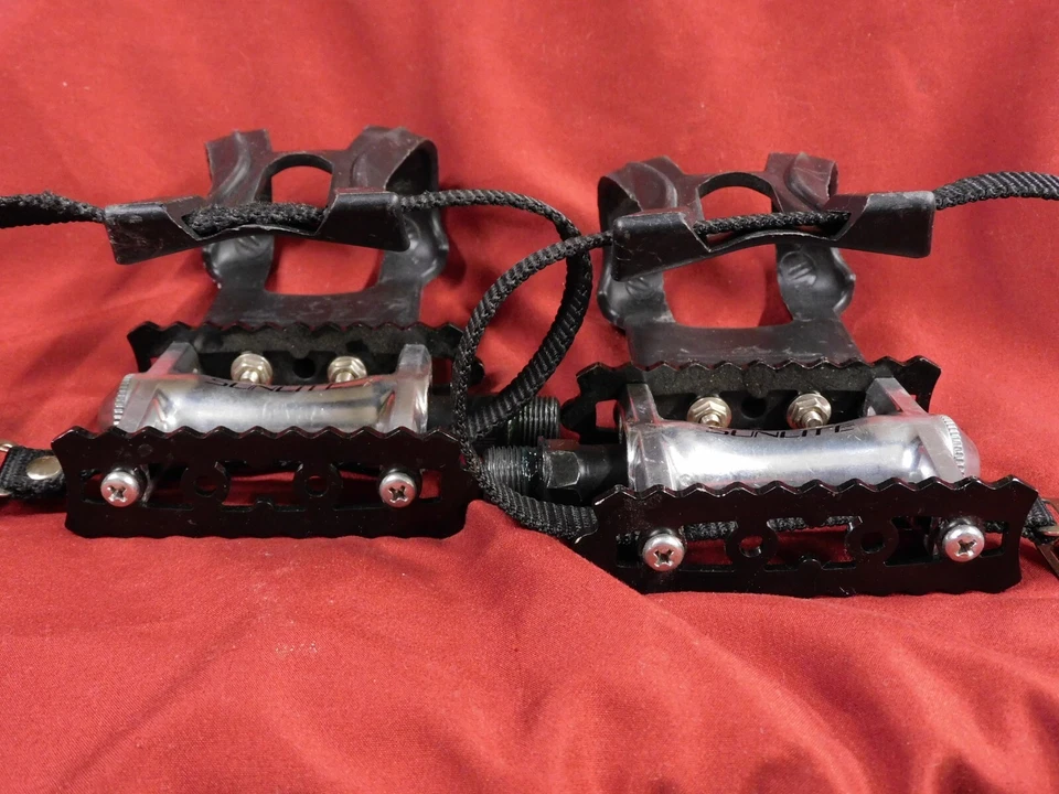 Black / Silver Sunlite 9/16 x 20 Road / MTB Pedals w/ Nylon Toe Clips & Straps - Image 4 of 4