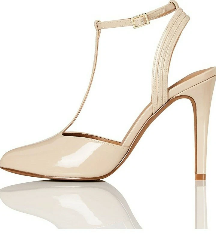 Nude clearance closed heels