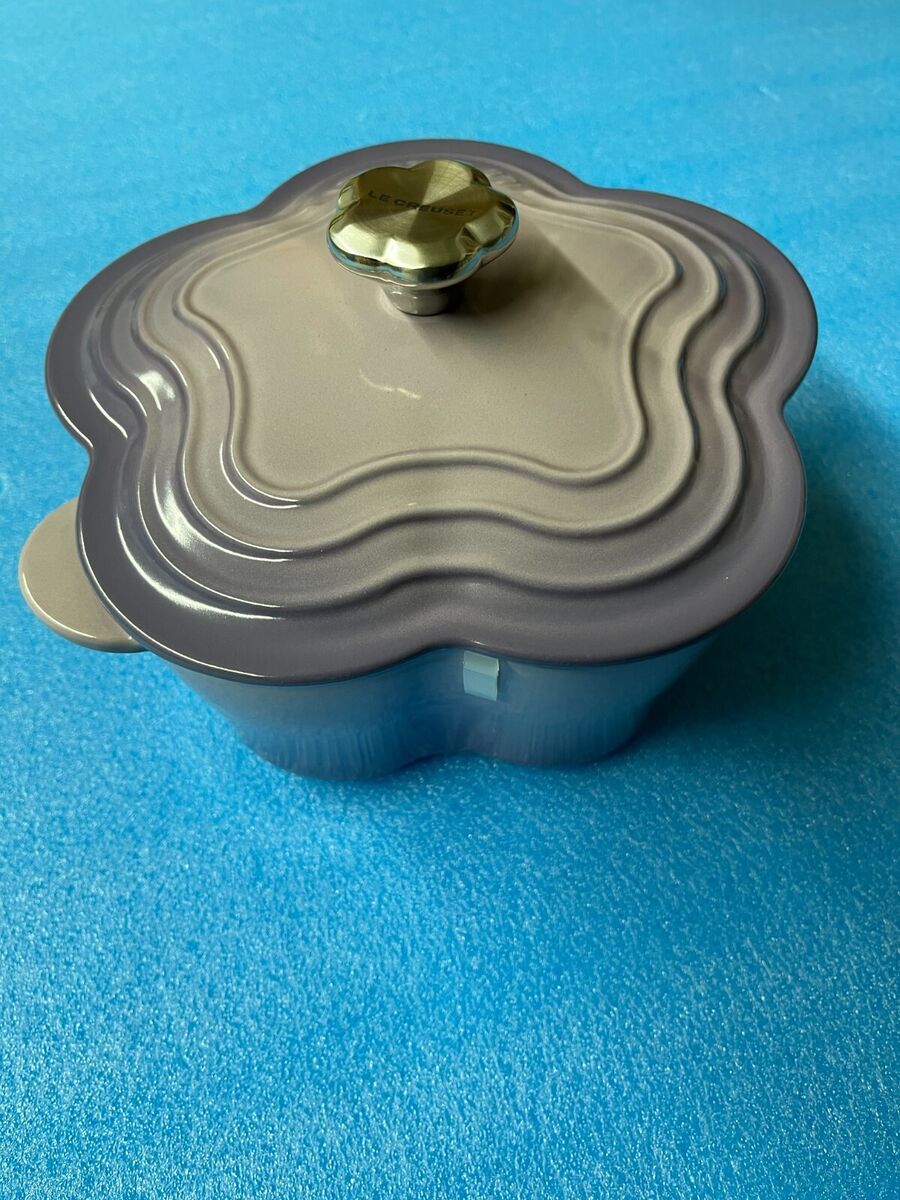 Le Creuset Cocotte Fleur Blue Bell Purple 20cm from Japan Le Creuset Cocotte Fleur Blue Bell Purple 20cm from Japan