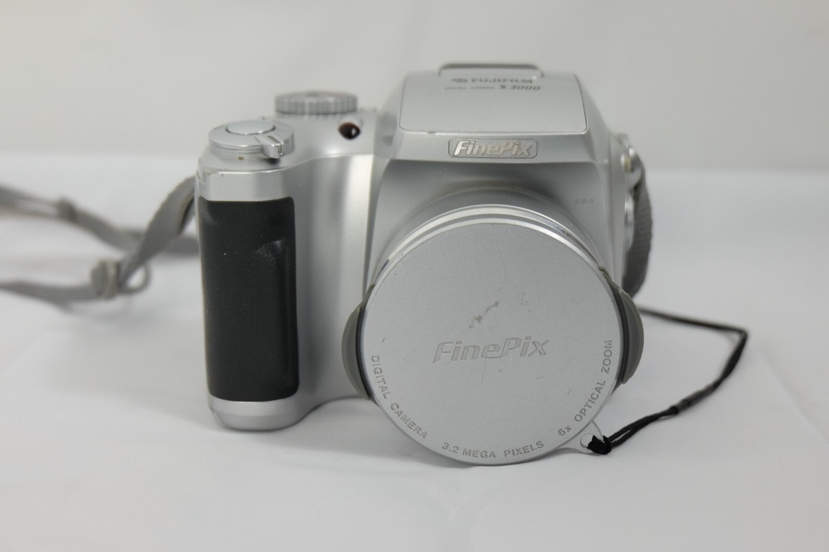 FUJIFILM FinePix S3000 3.2MP Digital Camera w/ Manual and SD Card