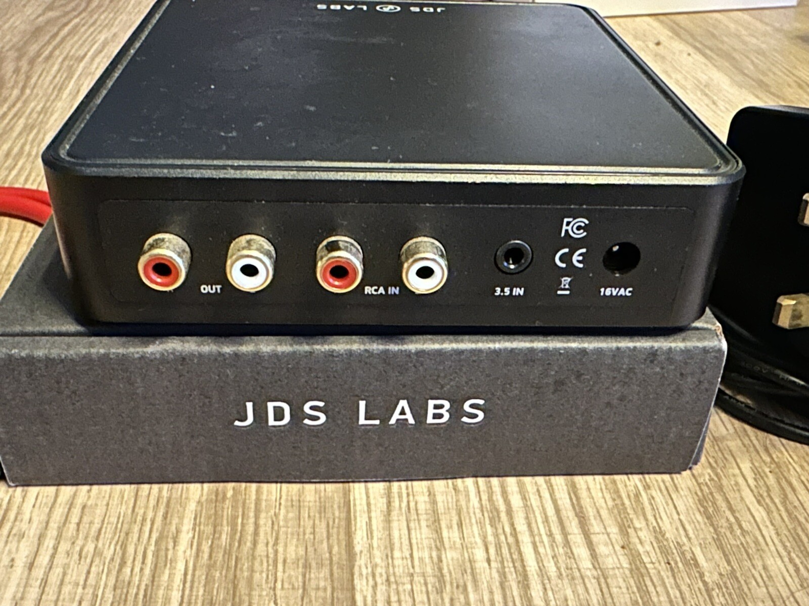 JDS Labs ATOM Amp Headphone Amplifier UK plug with Van Damme RCA