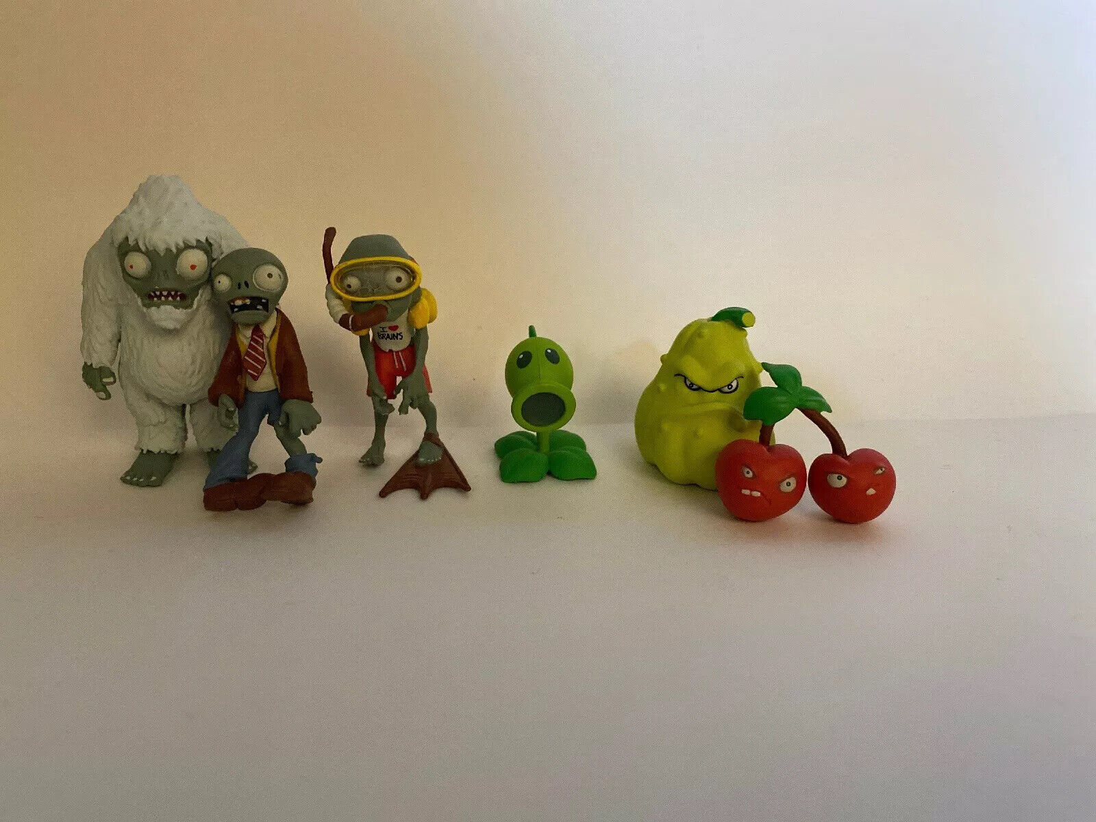 Plants vs. Zombies Fun-Dead Figures Disco Zombie & Wallnut Figure