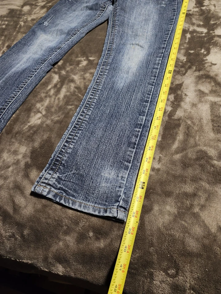 Pantalones de mezclilla elásticos con logotipo desgastante camuflados tiro bajo ajustados remaches rojos para mujer 13 Foto 2 de 4