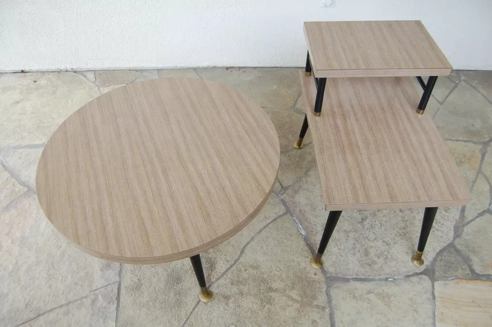 (Fullerton, CA) Mesa de centro formica vintage de mediados de siglo y mesa auxiliar de doble capa Foto 2 de 4