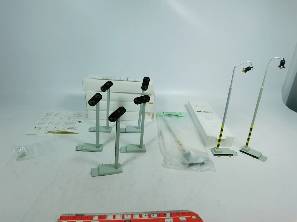 8x PZ-Model Spur 0 (1:45) Bastler-Blech-Lampe/Lichtvorsignal etc, OVP #AX663-1 - Bild 1 von 4