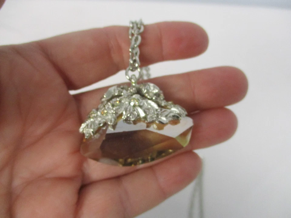 COLLAR CADENA CLARA KASAVINA TONO PLATEADO con COLGANTE GRANDE MONEDERO CRISTAL SWAROVSKI Foto 4 de 4