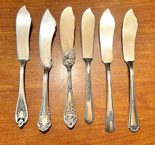 Lot of 6 Vintage Butter Knives