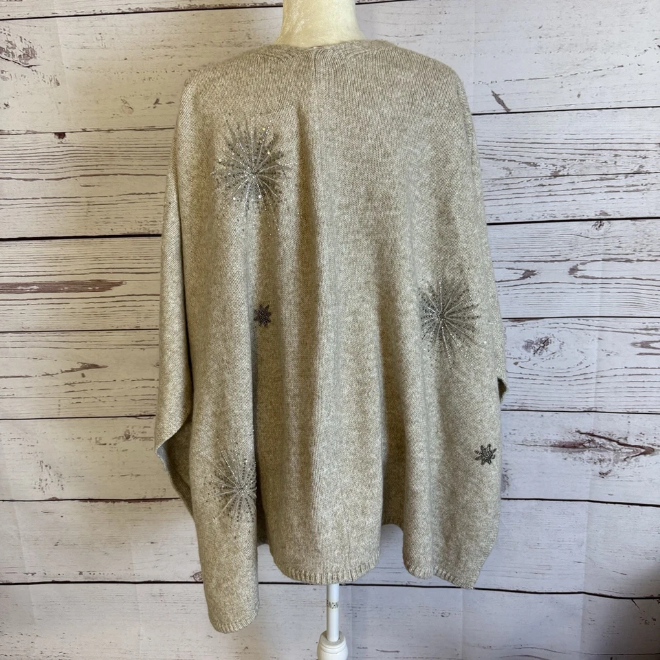 Capa White House Black Market feminina tamanho único xale cinza envoltório floco de neve - Imagem 2 de 4