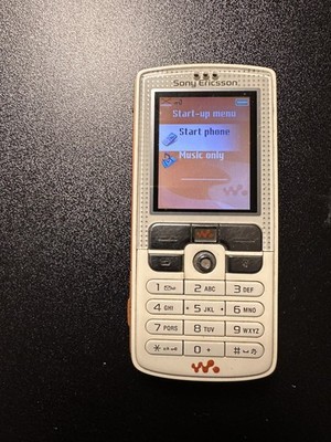 Sony Ericsson W800i Weiß/ Orange mit Zubehörpaket 