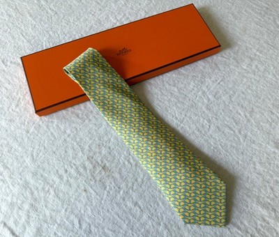 Authentic Pristine NEVER WORN vintage HERMÈS Silk Tie, Yellow-Blue Chain Links