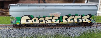 HO Scale Weathered Trenton Works Prairie Shadows FURX Pool Covered Hopper