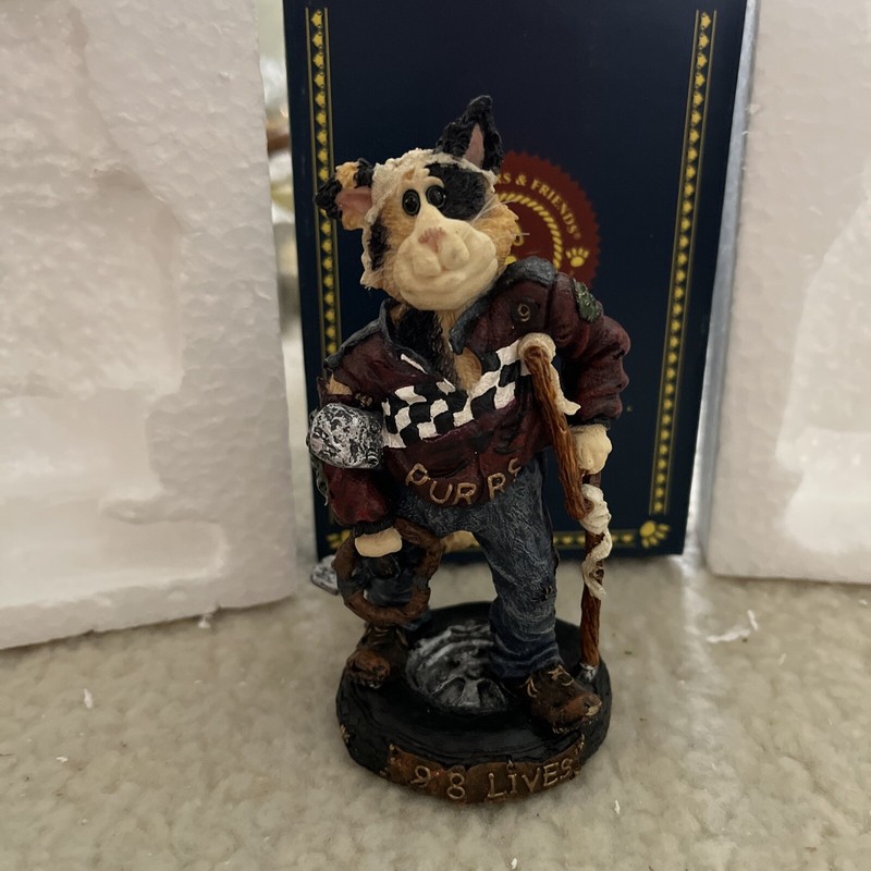 Boyds Bears PURRSTONE COLLECTION Mario Fenderbender #371009 Figurine