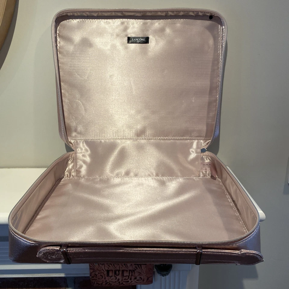 Lancome FUNDA TREN BRILLO METÁLICO DORADO 2024 Nueva Foto 3 de 3