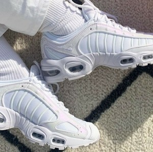 nike tailwind triple white