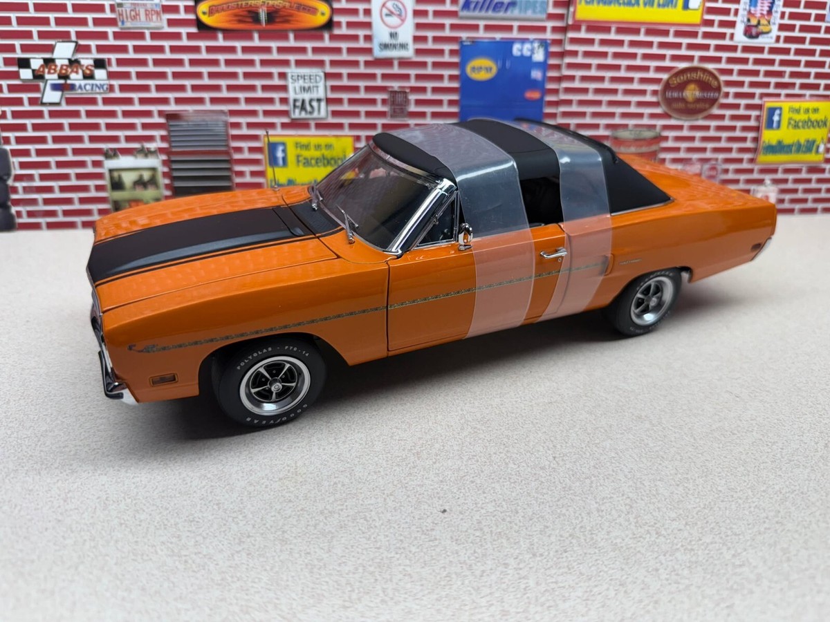 GMP/'70 Plymouthプリムス RoadRunner 1/18 レア 1970 Plymouth Road Runner Season 8 - Roadrunner With A Twist - 18919