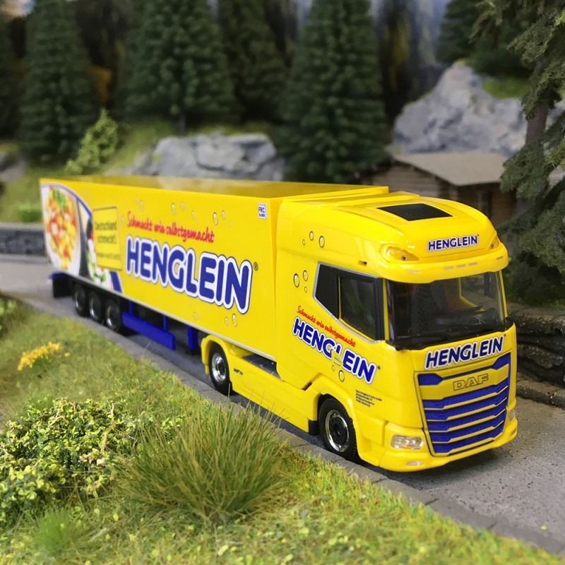 Camion DAF XG+ frigorifique Henglein pour animer les routes de votre réseau miniature HO