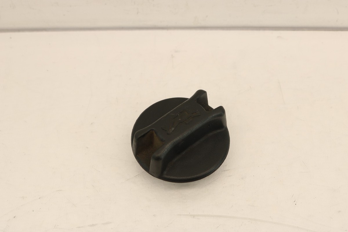03-20 350Z 370Z 03-13 G35 G37 OIL FILLER CAP COVER SCREW