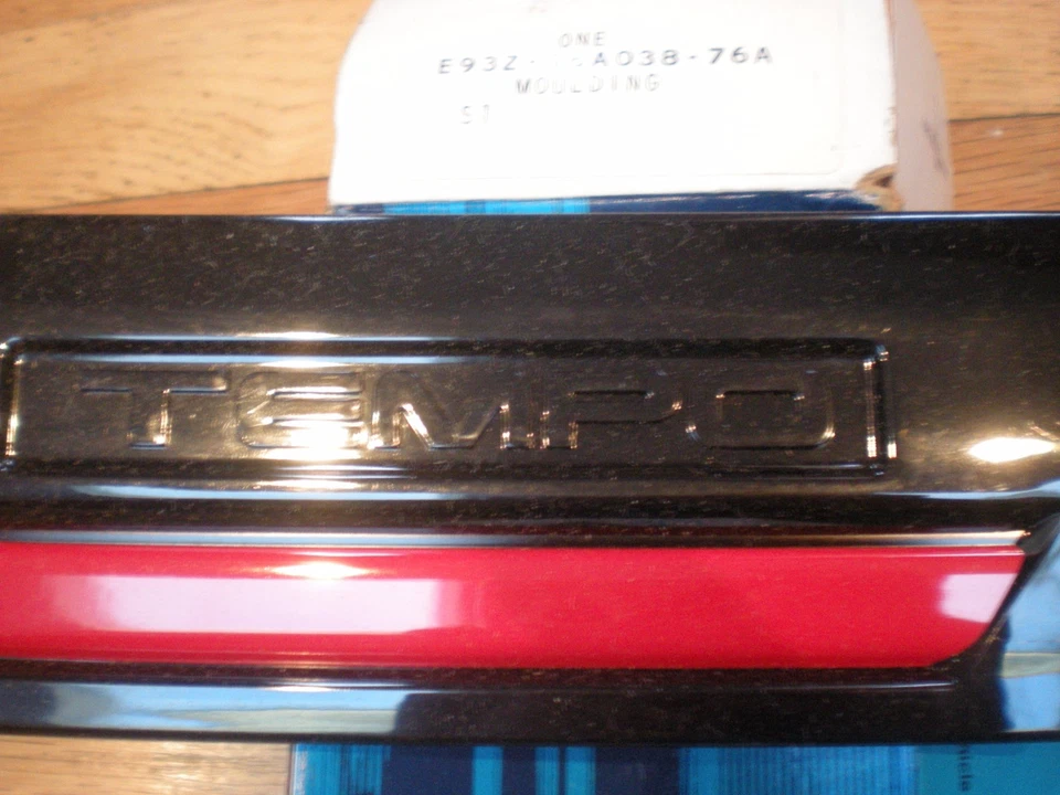 NOS 1989 1990 FORD TEMPO FRONT FENDER UPPER MOULDING - Image 3 of 3