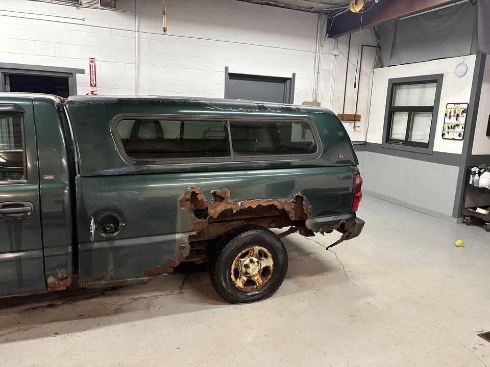 Used Front Left Exterior Door Handle fits: 2004 Chevrolet Silverado 1500 pickup - Image 4 of 4