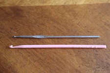 Vintage HERO Crochet Hook Metal Size 0  Plastic Size G 5 Standard made In USA