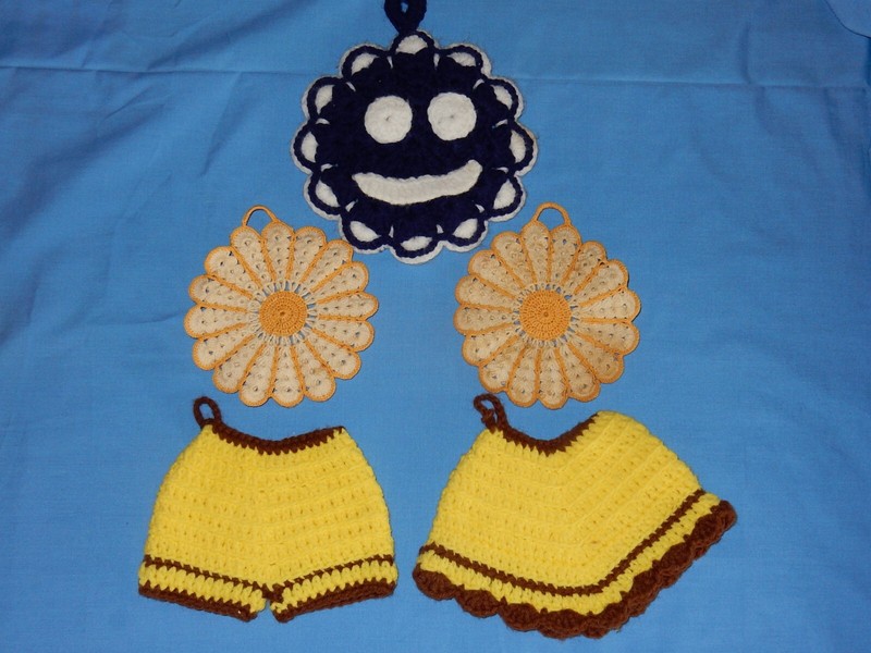 5 Handmade Hot Pads Pot Holders Daisy Skirt Shorts Smiley Face Yellows & Blue