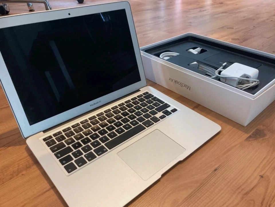Apple MacBook Air 13.3 Zoll (128GB SSD, Intel Core i5 5. Gen., 1,6GHz, 4GB RAM) - Bild 2 von 4