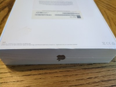 Apple iPad (5th Generation) A1823 128 GB, Wi-Fi + 4G, 9.7 in