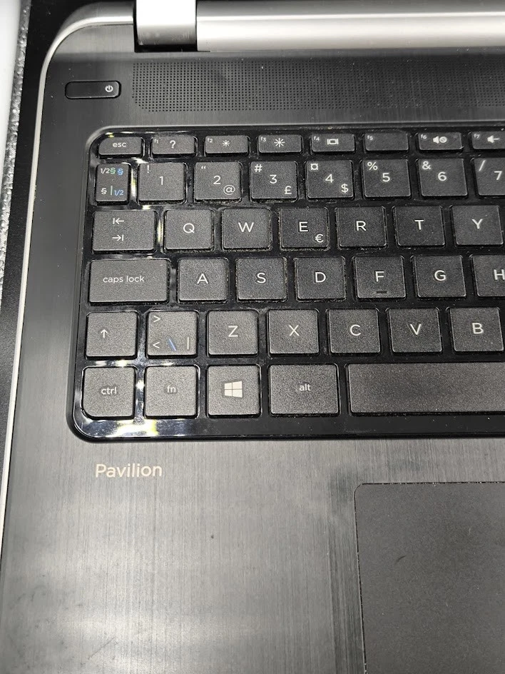 HP Pavilion 15-n029so Laptop - Funzionante Con Usura Estetica Senza Accessori - Bild 2 von 4