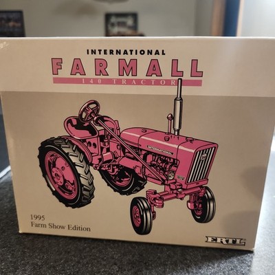 1995 International Farmall 140 Tractor ERTL Farm Show Edition 1/16 
