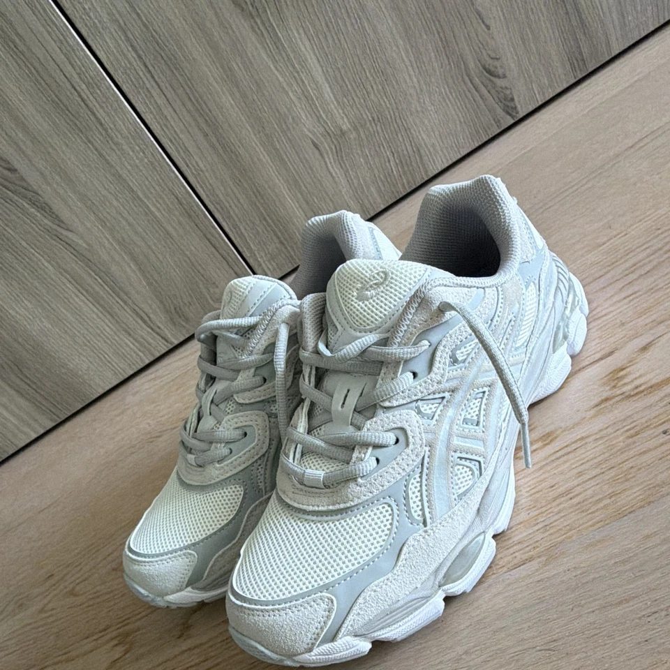 ASICS Gel NYC Herren Sneaker Low Top Weiß Mesh gepolstert Schnürung EU 42 - Bild 2 von 4