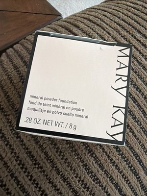 Mary Kay Mineral Powder Foundation  **IVORY 2 040985 NOS With Mini Brush-sponge