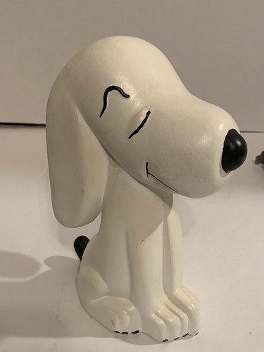 Vintage Peanuts SNOOPY Ceramic Figurine 7” Hand Painted Collectible