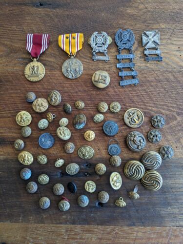 WW2 medals and buttons