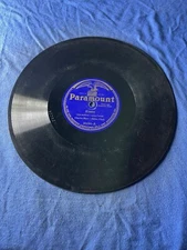 PARAMOUNT Record 78 rpm 30086 KISSES / IM GLAD I CAN MAKE YOU CRY