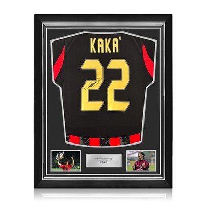 Signiertes AC Milan Heimtrikot 2025/26 von Kaká. Hochwertige Verarbeitung.