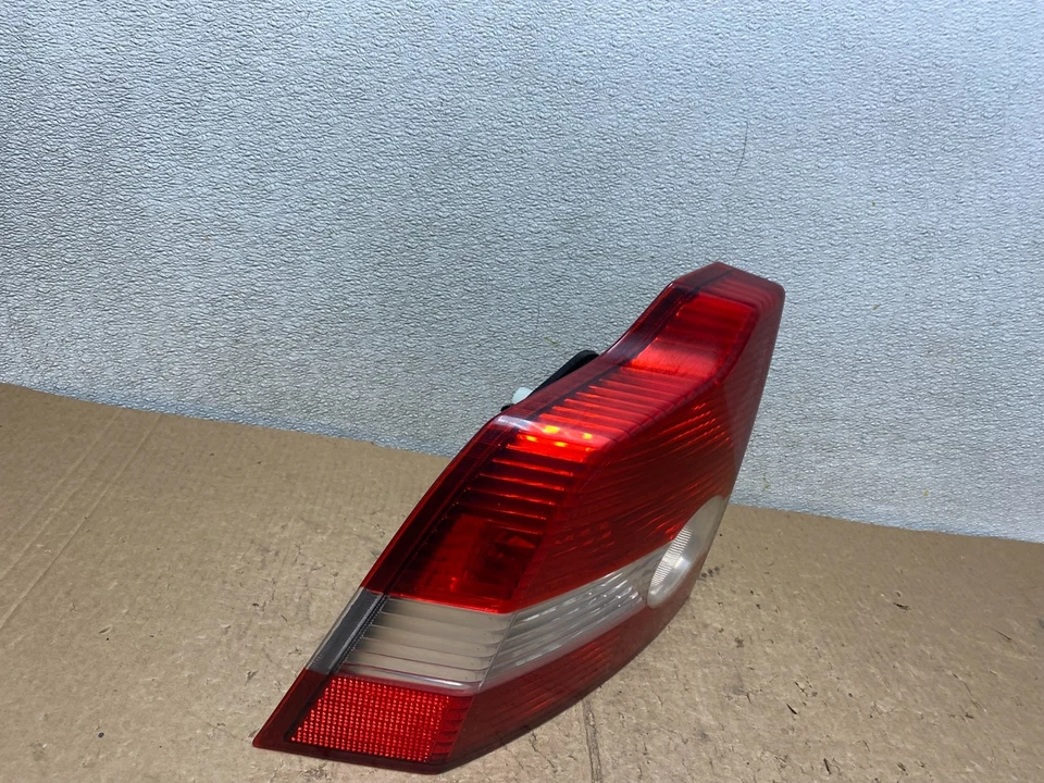 Luz trasera lateral izquierda para conductor Volvo S40 2004 a 2007 OEM V3668 DW Foto 3 de 4